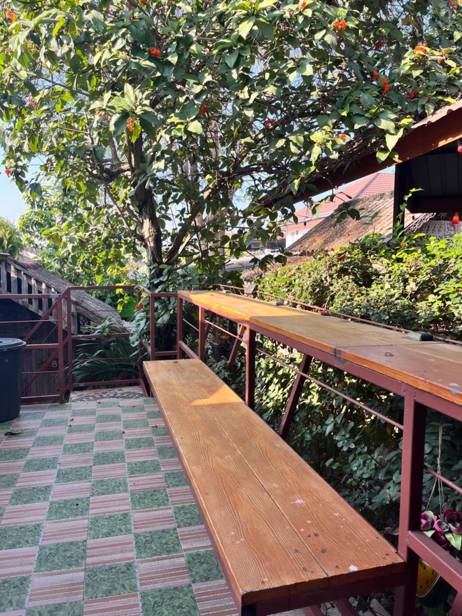 Three J Guesthouse Kamphaeng Phet Exterior photo