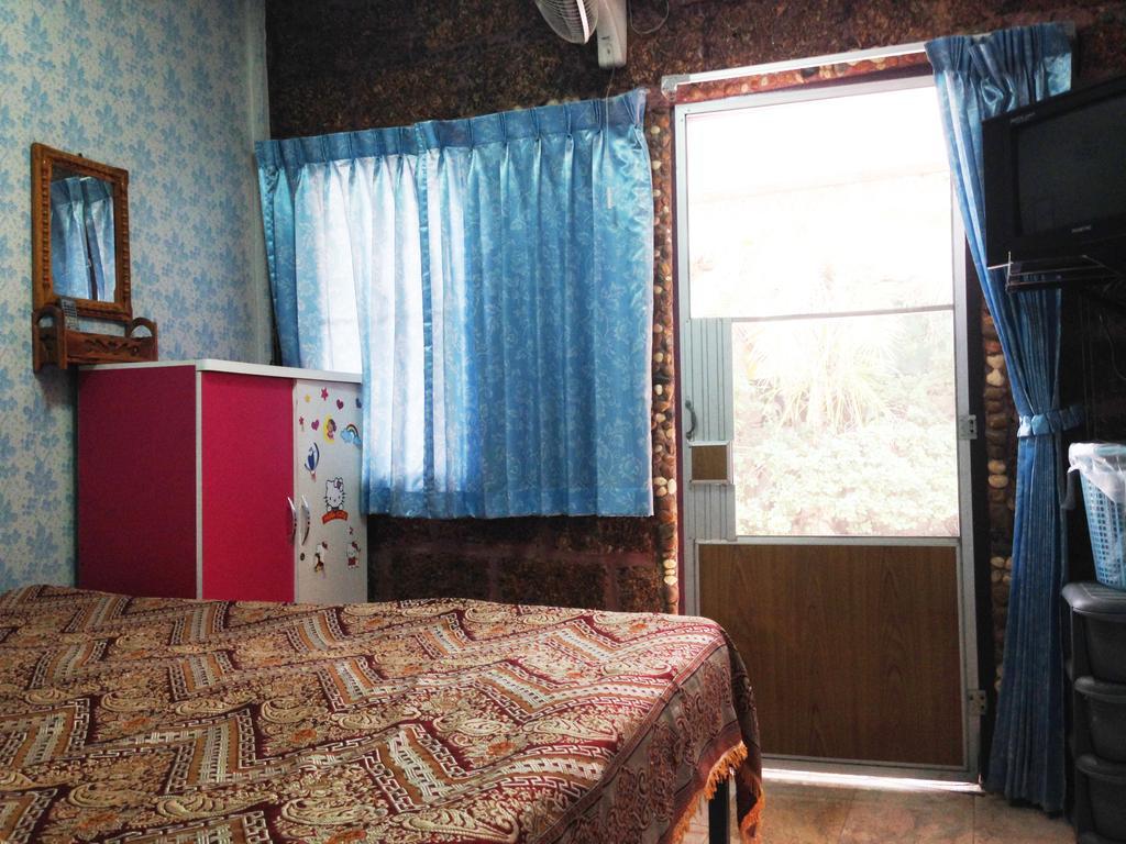 Three J Guesthouse Kamphaeng Phet Room photo
