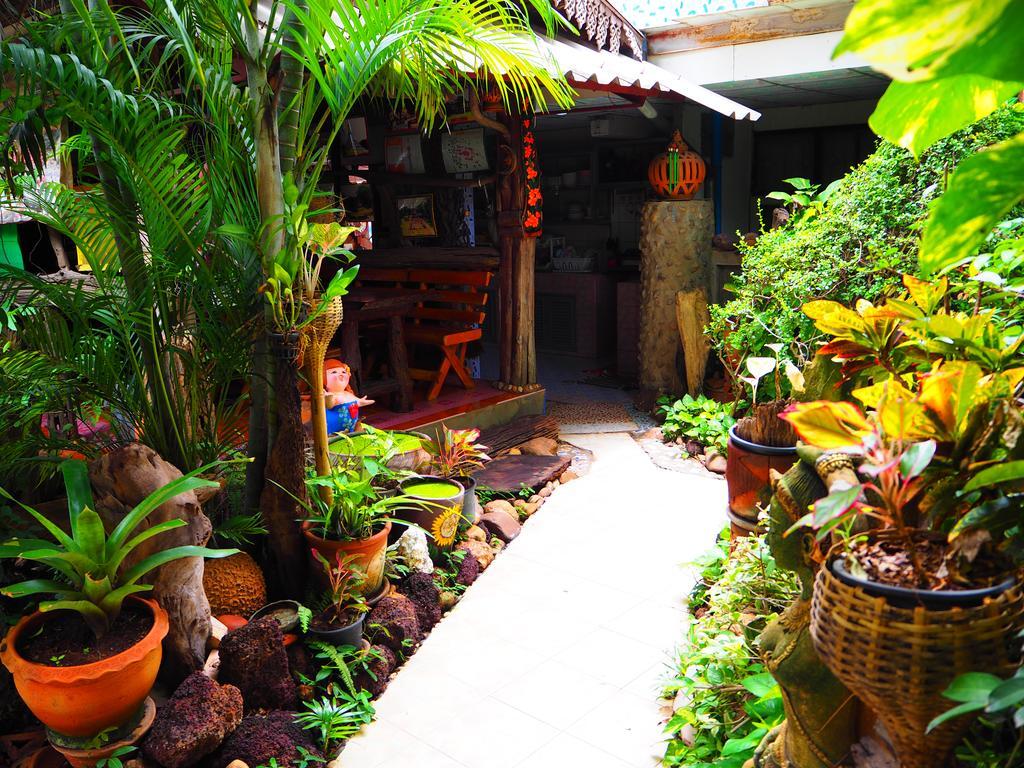 Three J Guesthouse Kamphaeng Phet Exterior photo