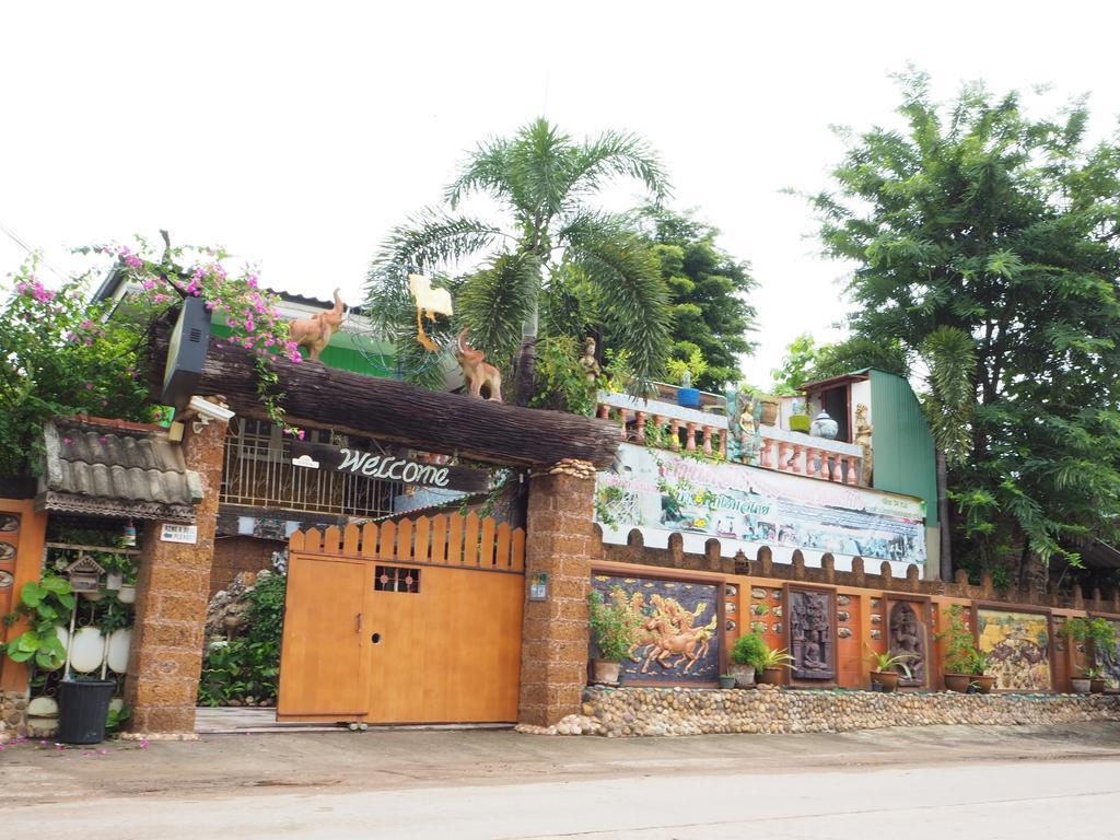 Three J Guesthouse Kamphaeng Phet Exterior photo