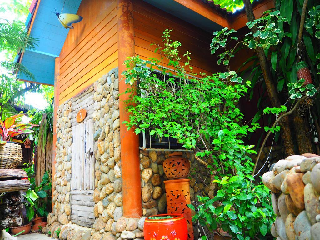 Three J Guesthouse Kamphaeng Phet Exterior photo