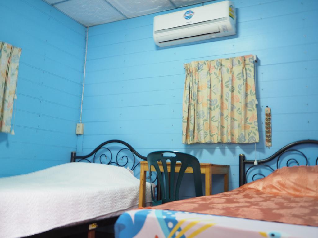 Three J Guesthouse Kamphaeng Phet Exterior photo