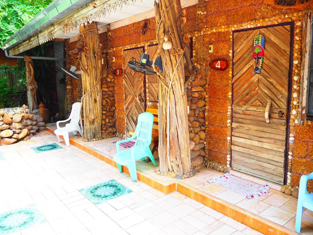 Three J Guesthouse Kamphaeng Phet Exterior photo
