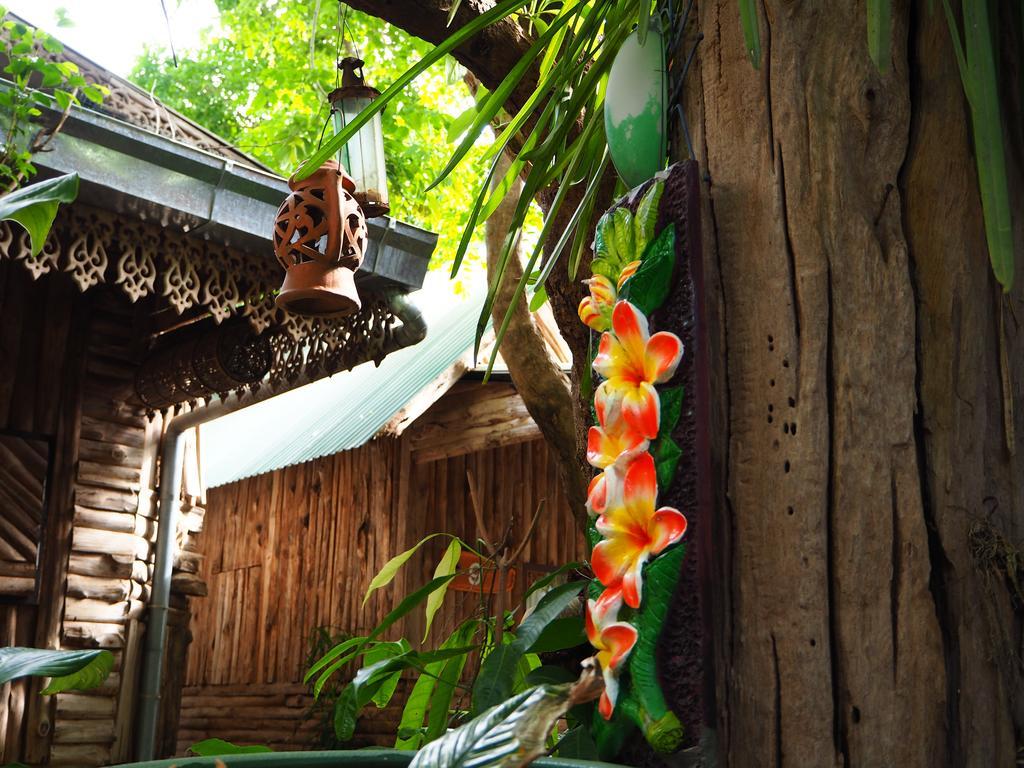 Three J Guesthouse Kamphaeng Phet Exterior photo